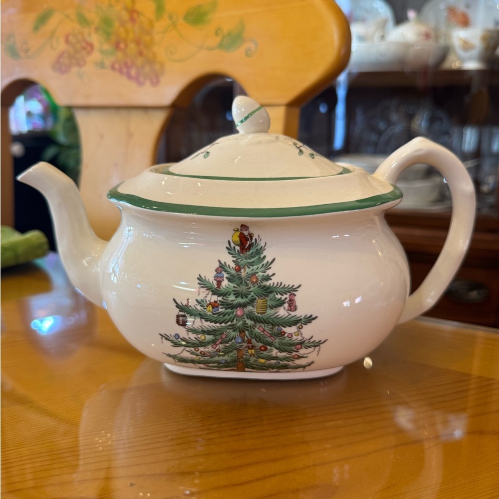 Christmas Tree Teapot with Green Trim